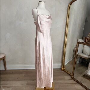 Women’s Express Champagne Satin Cowl Neck Slip Dress NWT size‎ M